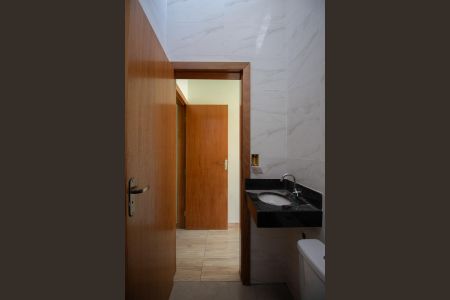 Casa à venda com 75m², 2 quartos e 2 vagas Casa à venda com 75m², 2 quartos e 2 vagasBanheiro da Suíte 1