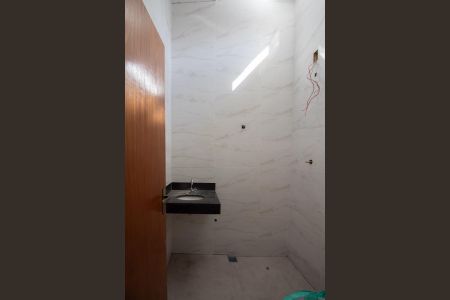 Casa à venda com 75m², 2 quartos e 2 vagas Casa à venda com 75m², 2 quartos e 2 vagasBanheiro da Suíte 2
