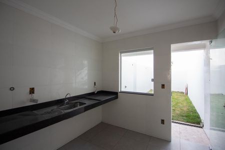 Casa à venda com 75m², 2 quartos e 2 vagas Casa à venda com 75m², 2 quartos e 2 vagasCozinha