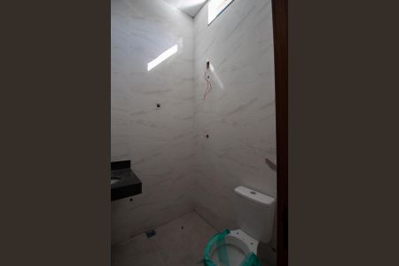Casa à venda com 75m², 2 quartos e 2 vagas Casa à venda com 75m², 2 quartos e 2 vagasBanheiro da Suíte 2