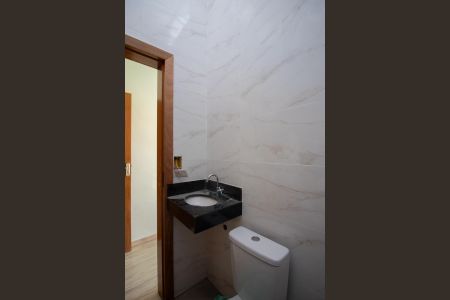 Casa à venda com 75m², 2 quartos e 2 vagas Casa à venda com 75m², 2 quartos e 2 vagasBanheiro da Suíte 1