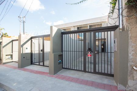 Casa à venda com 75m², 2 quartos e 2 vagas Casa à venda com 75m², 2 quartos e 2 vagasFachada