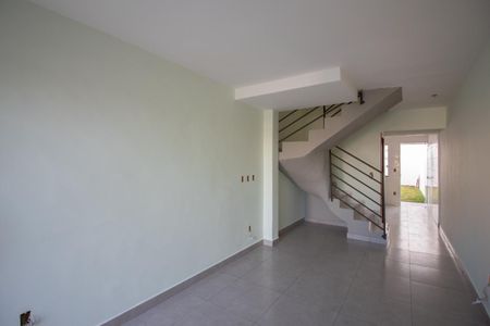 Casa à venda com 75m², 2 quartos e 2 vagas Casa à venda com 75m², 2 quartos e 2 vagasSala