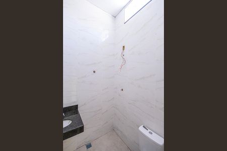 Casa à venda com 75m², 2 quartos e 2 vagas Casa à venda com 75m², 2 quartos e 2 vagasBanheiro da Suíte 2