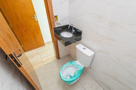 Casa à venda com 75m², 2 quartos e 2 vagas Casa à venda com 75m², 2 quartos e 2 vagasBanheiro da Suíte