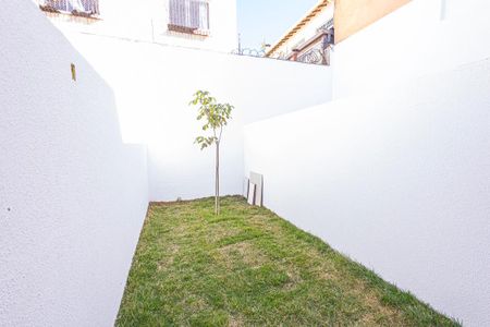 Quintal de casa à venda com 2 quartos, 75m² em Jardim Leblon, Belo Horizonte