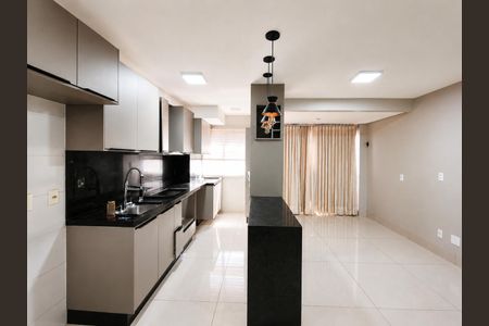 Cozinha de apartamento para alugar com 2 quartos, 57m² em Vila Jaragua, Goiânia