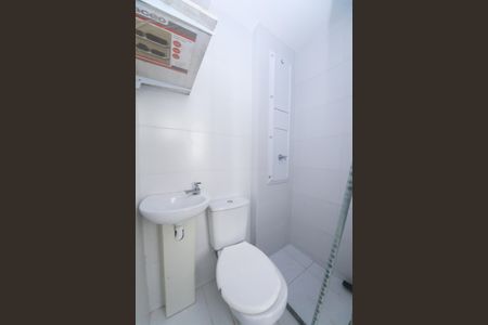 Banheiro de serviço de apartamento para alugar com 3 quartos, 100m² em Buritis, Belo Horizonte