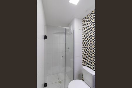 Banheiro de kitnet/studio para alugar com 0 quarto, 30m² em Centro, Guarulhos