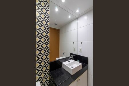Banheiro de kitnet/studio para alugar com 0 quarto, 30m² em Centro, Guarulhos