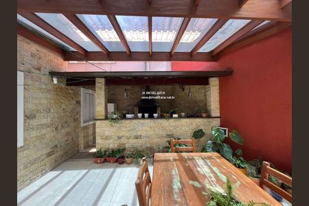 Casa à venda com 216m², 4 quartos e 2 vagas