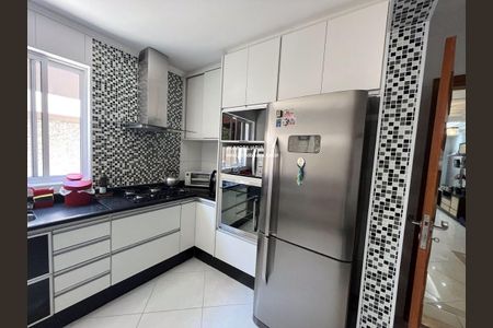 Casa à venda com 216m², 4 quartos e 2 vagas