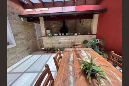 Casa à venda com 216m², 4 quartos e 2 vagas