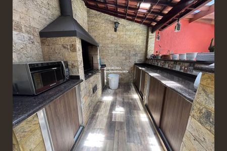 Casa à venda com 216m², 4 quartos e 2 vagas