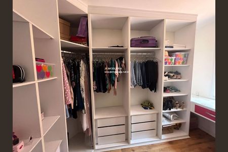Casa à venda com 216m², 4 quartos e 2 vagas