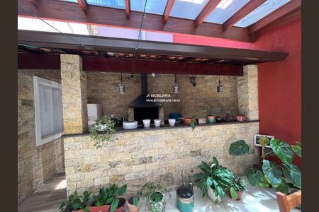 Casa à venda com 216m², 4 quartos e 2 vagas