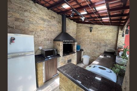 Casa à venda com 216m², 4 quartos e 2 vagas
