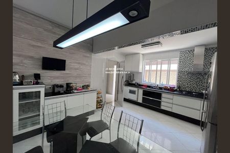 Casa à venda com 216m², 4 quartos e 2 vagas
