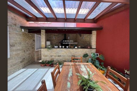 Casa à venda com 216m², 4 quartos e 2 vagas