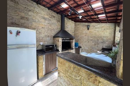 Casa à venda com 216m², 4 quartos e 2 vagas