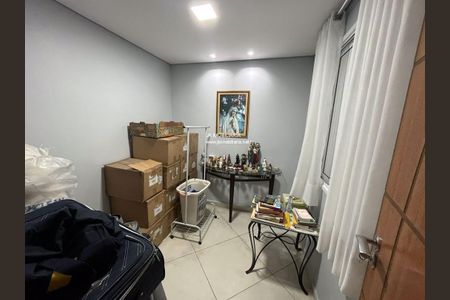 Casa à venda com 216m², 4 quartos e 2 vagas