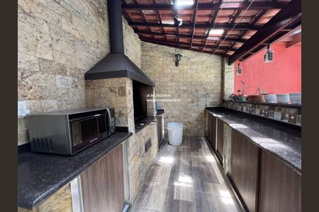 Casa à venda com 216m², 4 quartos e 2 vagas