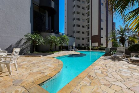 Apartamento à venda com 76m², 2 quartos e 2 vagas Apartamento à venda com 76m², 2 quartos e 2 vagasÁrea comum - Piscina