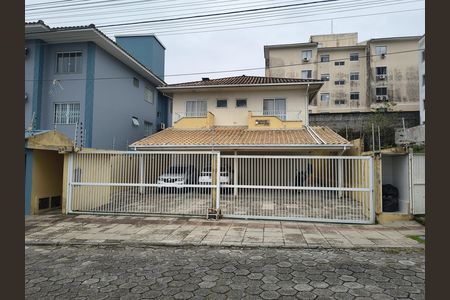 Fachada de apartamento para alugar com 2 quartos, 77m² em Areias, São José