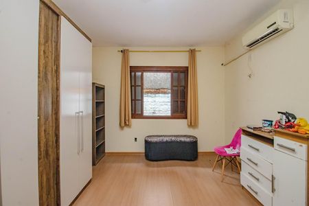 Suíte 1 de casa para alugar com 3 quartos, 300m² em Passo D’areia, Porto Alegre