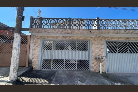 Casa à venda com 345m², 3 quartos e 3 vagas Casa à venda com 345m², 3 quartos e 3 vagasFachada