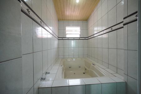 Casa para alugar com 495m², 4 quartos e 4 vagasBanheira da Suíte 1