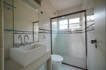 Casa para alugar com 495m², 4 quartos e 4 vagasBanheiro Social