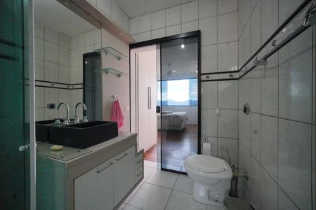 Casa para alugar com 495m², 4 quartos e 4 vagasBanheiro da Suíte 1