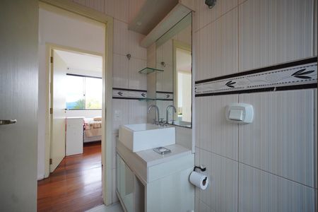 Casa para alugar com 495m², 4 quartos e 4 vagasBanheiro Social