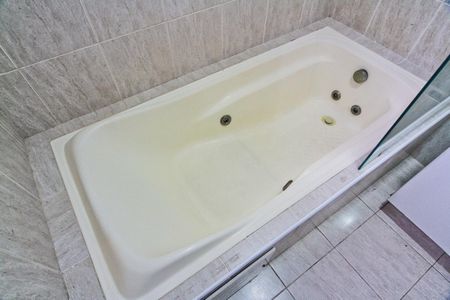 Casa de condomínio para alugar com 145m², 3 quartos e 2 vagasBanheiro da Suíte