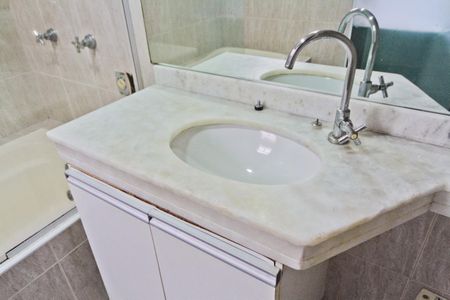 Casa de condomínio para alugar com 145m², 3 quartos e 2 vagasBanheiro da Suíte