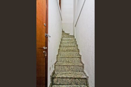 Casa de condomínio para alugar com 145m², 3 quartos e 2 vagasEscada