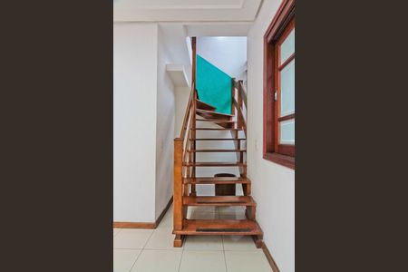 Casa de condomínio para alugar com 145m², 3 quartos e 2 vagasEscada