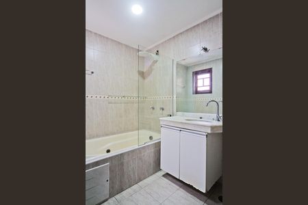 Casa de condomínio para alugar com 145m², 3 quartos e 2 vagasBanheiro da Suíte