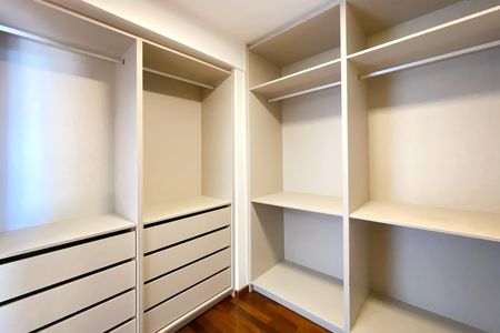 Closet da suíte 1 de apartamento à venda com 4 quartos, 201m² em Santa Lúcia, Belo Horizonte
