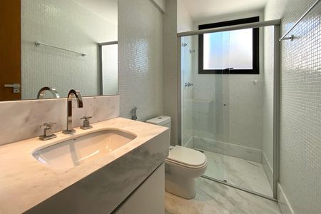 Banheiro de apartamento à venda com 4 quartos, 201m² em Santa Lúcia, Belo Horizonte