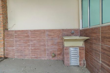 Casa à venda com 250m², 2 quartos e 2 vagas Casa à venda com 250m², 2 quartos e 2 vagasLavanderia