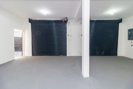 Casa à venda com 250m², 2 quartos e 2 vagas Casa à venda com 250m², 2 quartos e 2 vagasGaragem