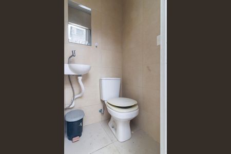 Casa à venda com 250m², 2 quartos e 2 vagas Casa à venda com 250m², 2 quartos e 2 vagasBanheiro de Serviço