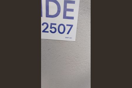 Casa à venda com 250m², 2 quartos e 2 vagas Casa à venda com 250m², 2 quartos e 2 vagasFachada