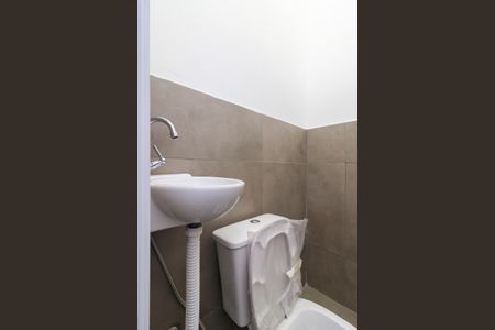 Casa à venda com 250m², 2 quartos e 2 vagas Casa à venda com 250m², 2 quartos e 2 vagasLavabo da Garagem
