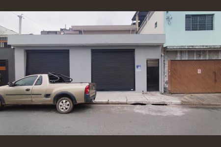 Casa à venda com 250m², 2 quartos e 2 vagas Casa à venda com 250m², 2 quartos e 2 vagasFachada
