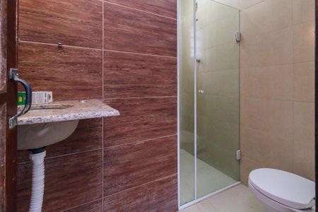 Casa à venda com 250m², 2 quartos e 2 vagas Casa à venda com 250m², 2 quartos e 2 vagasBanheiro