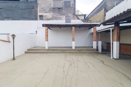Casa à venda com 250m², 2 quartos e 2 vagas Casa à venda com 250m², 2 quartos e 2 vagasQuintal