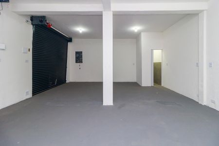 Casa à venda com 250m², 2 quartos e 2 vagas Casa à venda com 250m², 2 quartos e 2 vagasGaragem